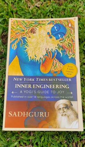 Inner Engineering: A Yogi’s Guide to Joy - English [Paperback] Sadhguru